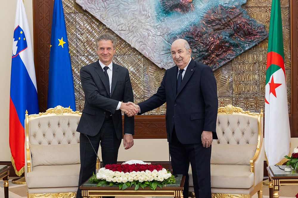 Robert Golob v Alžiriji s predsednikom države Abdelmadžidom Tebunom | FOTO: Vlada Republike Slovenije